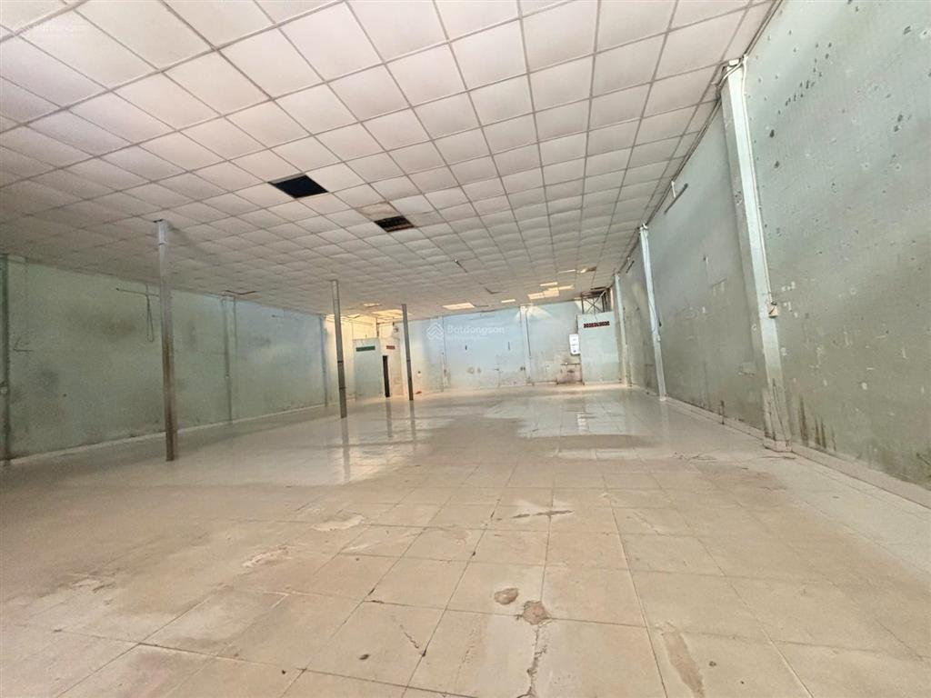 Chợ tân hương tân phú  kho gần 300m2, ngang 12m, kho đẹp cho thuê