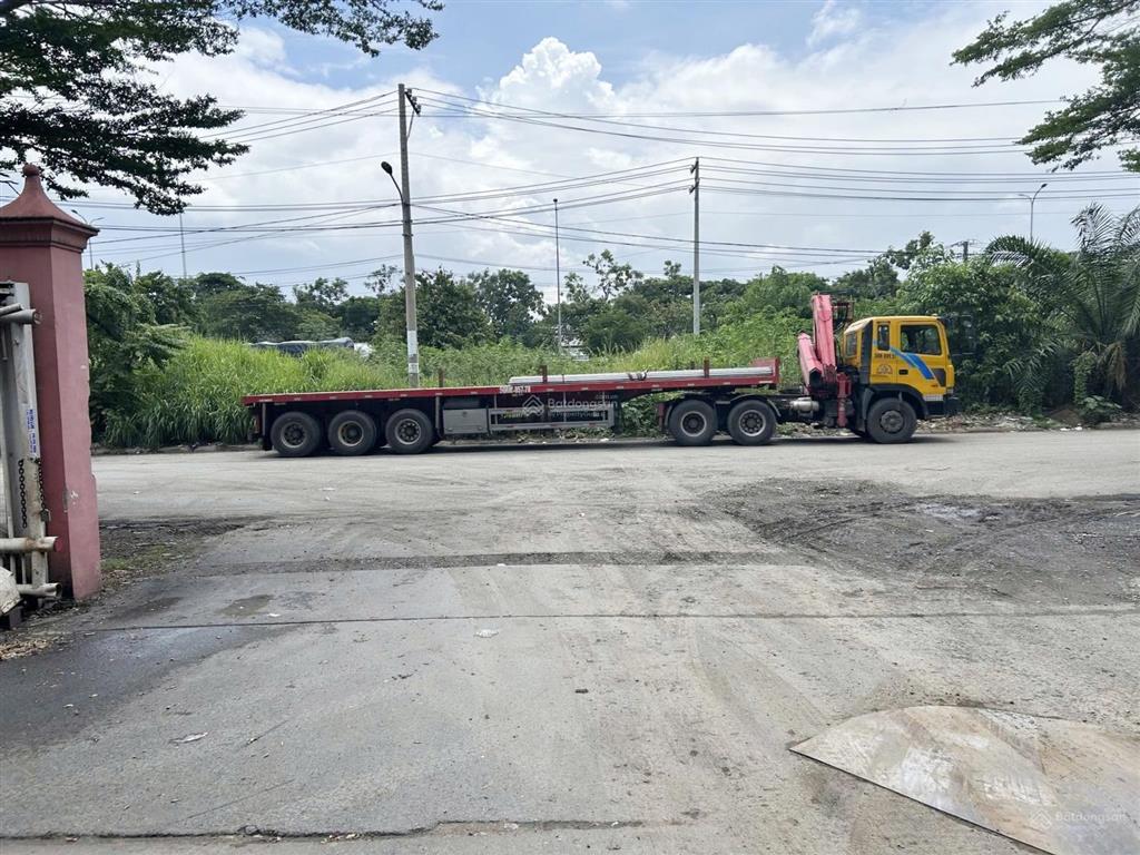 Cho thuê 1900m2  kcn tân tạo, thuê dài hạn, tặng cẩu trục 25t