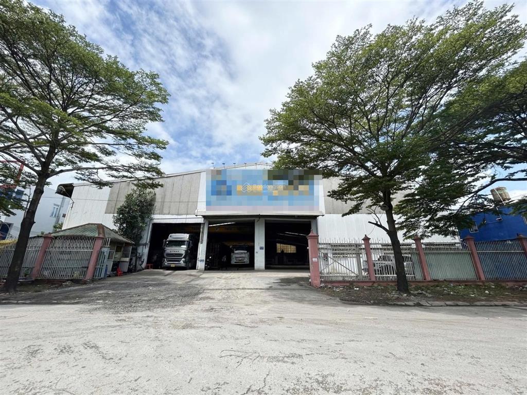 Cho thuê 1900m2  kcn tân tạo, thuê dài hạn, tặng cẩu trục 25t