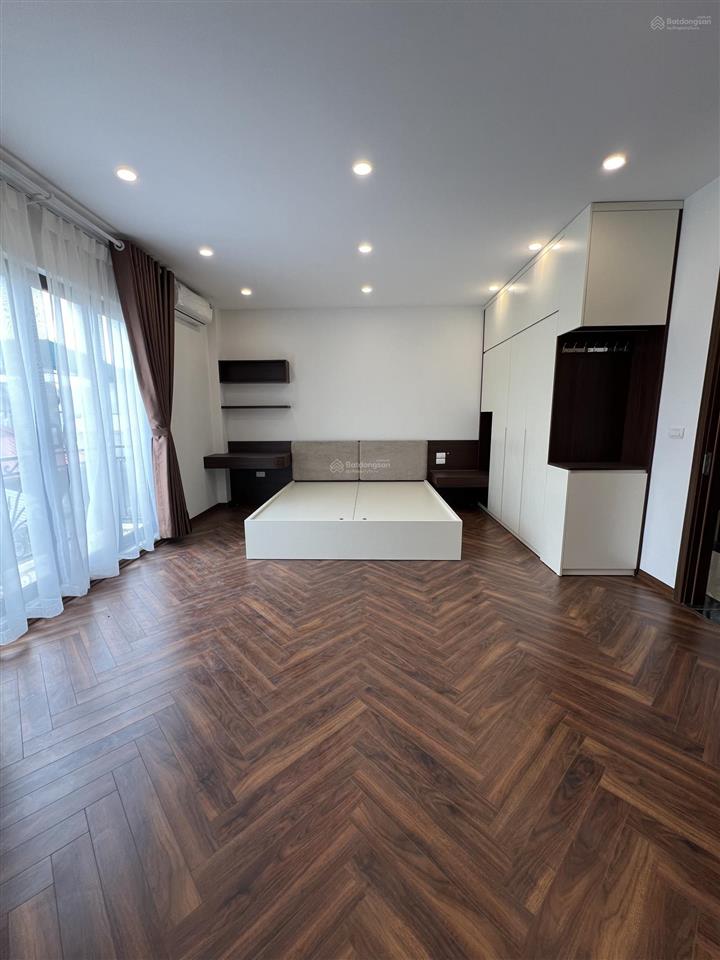 Hạ chào 300 triệu chỉ nhỉnh 11 tỷ việt hưng  dt 50m nhà cực đẹp 5 tầng thang máyfull nt, mt 5m