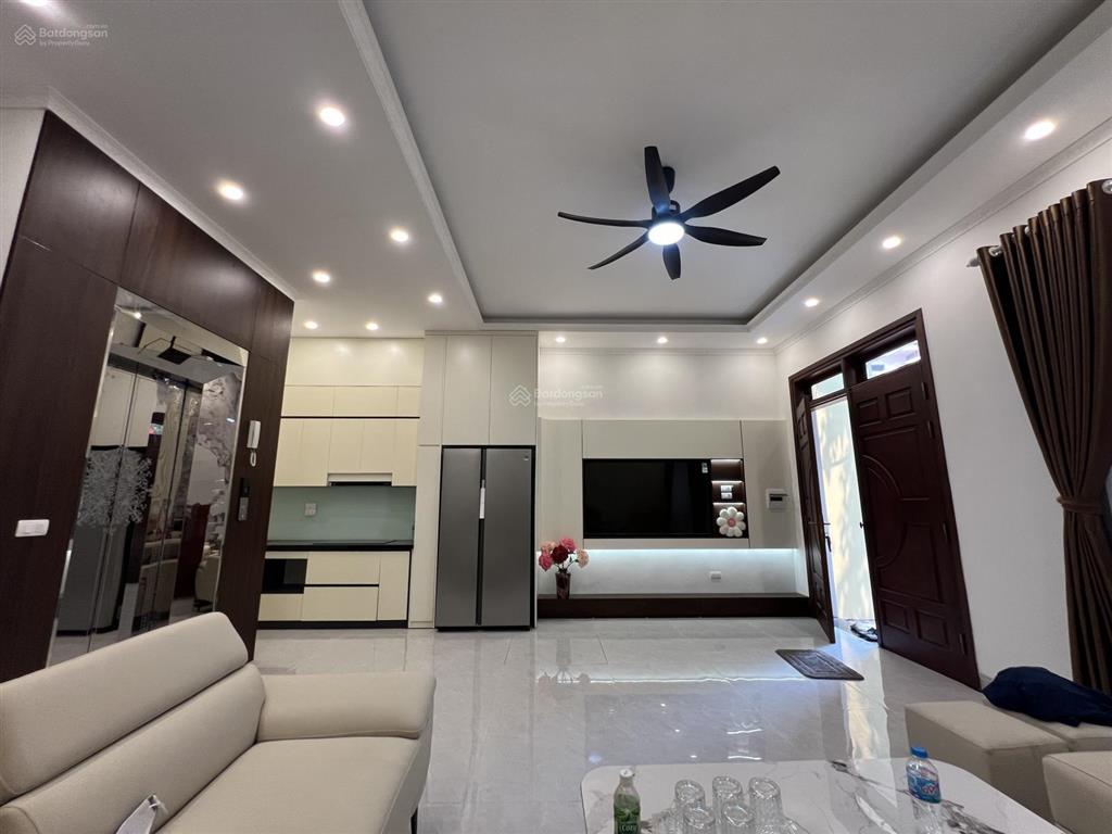 Hạ chào 300 triệu chỉ nhỉnh 11 tỷ việt hưng  dt 50m nhà cực đẹp 5 tầng thang máyfull nt, mt 5m