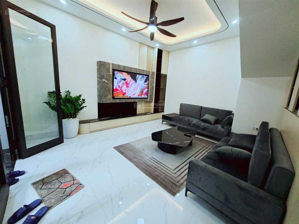 Nhà ở cực vip nguyễn văn cừ lô góc, thang máy full nội thất thông số vàng dt 60m, 5pn, 11.x tỷ