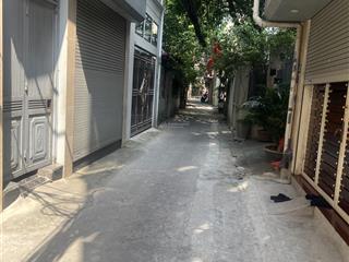 Gấp gấp chủ rất cần tiền bán nhà 3 tầng hơn 4 tỷ, siêu hiếm phố bồ đề  giá đầu tư, gần cầu, k qh