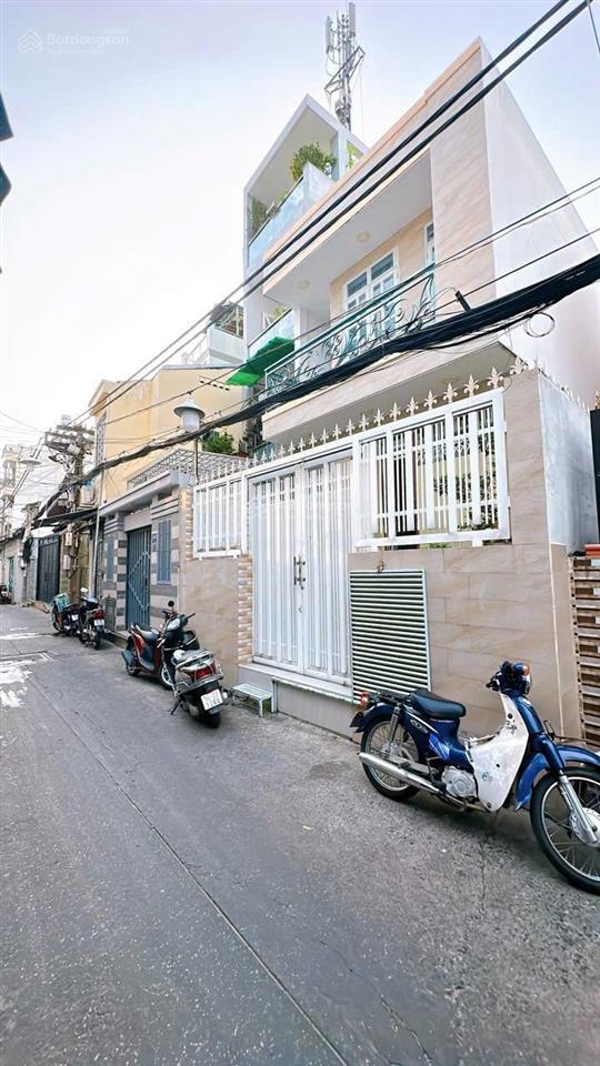 Nhà xây mới 2 tầng, diện tích 84 m2, hẻm xe hơi rộng rãi đường đoàn văn bơ, nội ngoại thất cao cấp.