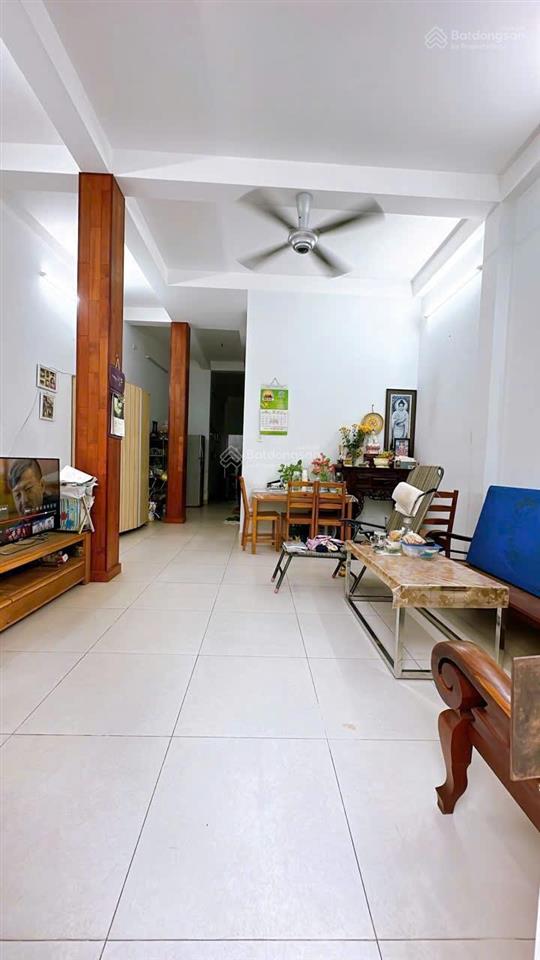 Nhà xây mới 2 tầng, diện tích 84 m2, hẻm xe hơi rộng rãi đường đoàn văn bơ, nội ngoại thất cao cấp.