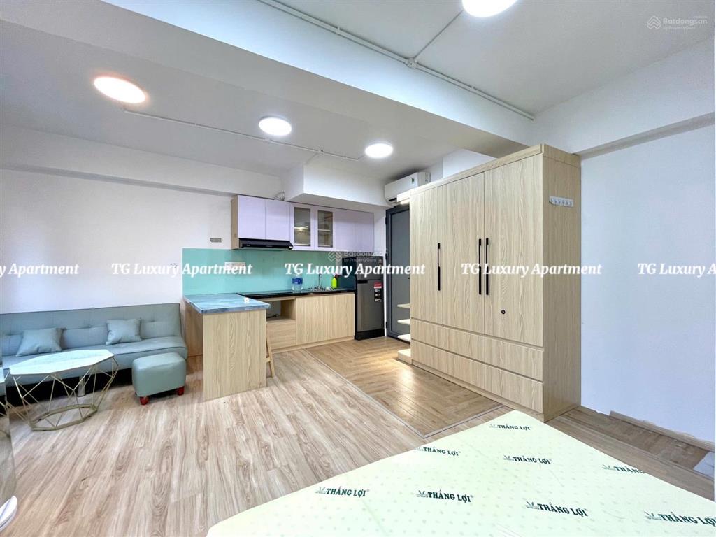 Siêu phẩm studio bancol 40m2  nội thất hiện đại, thang máy  gần vòng xoay điện biên phủ, uef, hiu