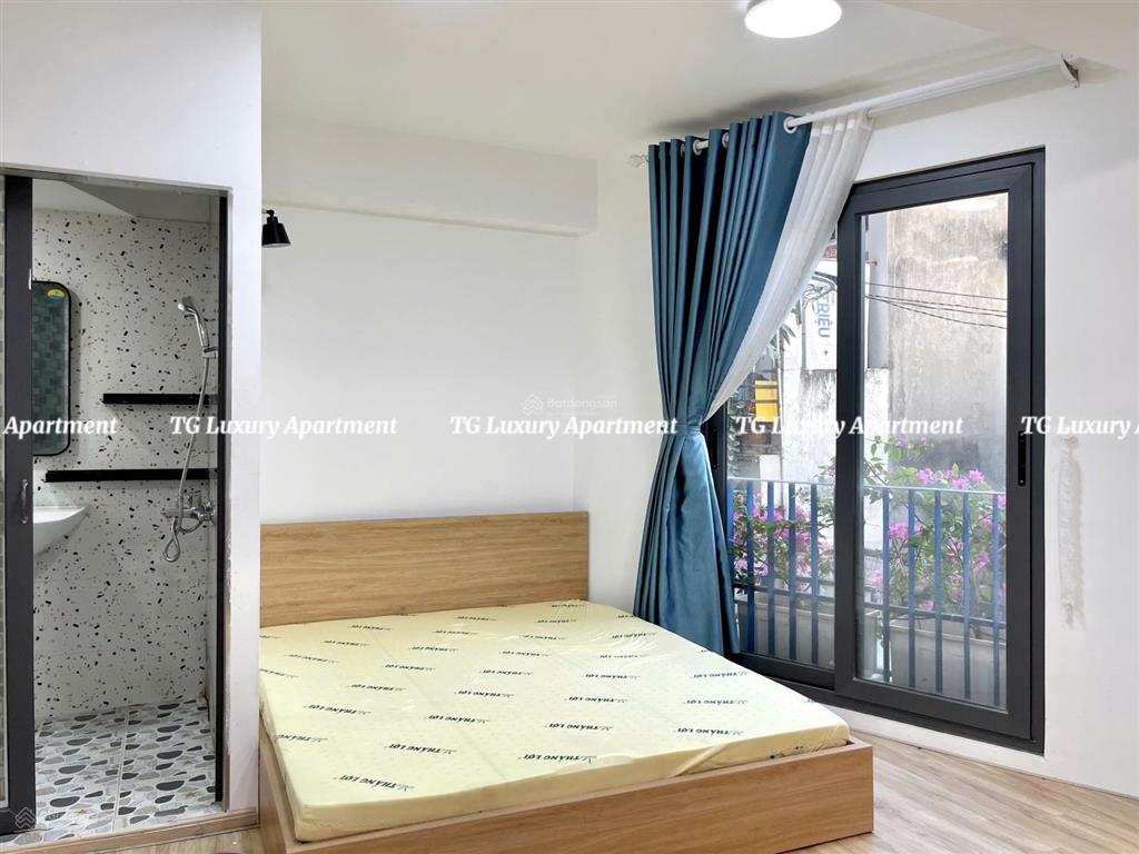 Siêu phẩm studio bancol 40m2  nội thất hiện đại, thang máy  gần vòng xoay điện biên phủ, uef, hiu