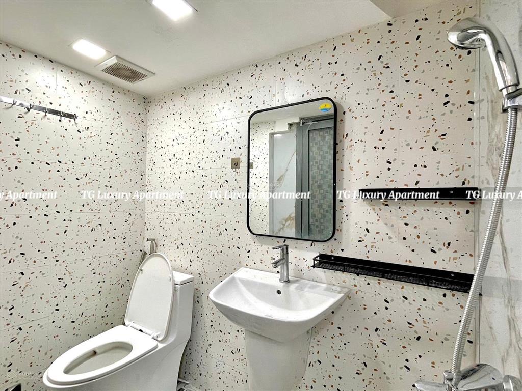 Siêu phẩm studio bancol 40m2  nội thất hiện đại, thang máy  gần vòng xoay điện biên phủ, uef, hiu