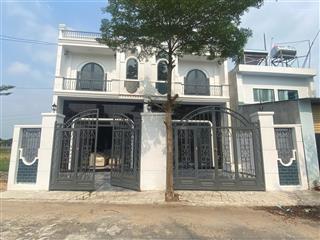 Cần bán gấp lô đất sẵn sổ, mặt tiền dt 823d được thanh toán dãn