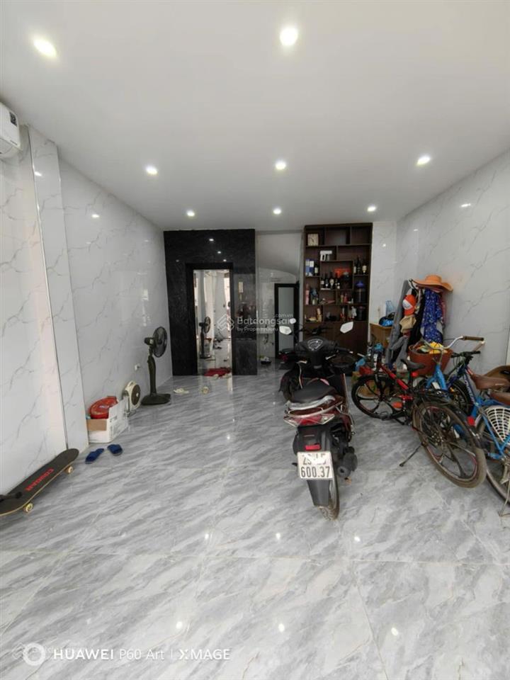 Bán gấp giảm chào, thương lượng tốt. bán nhà phú thượng, ô tô vào nhà, dt 42m², 6 tầng thang máy.