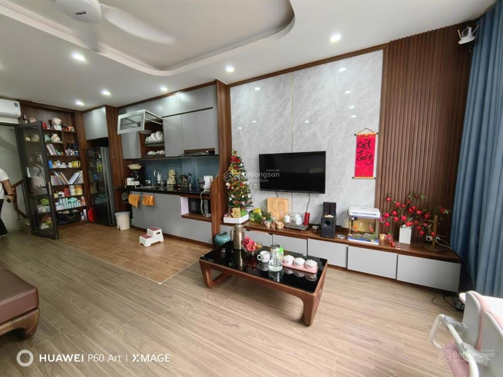 Bán gấp giảm chào, thương lượng tốt. bán nhà phú thượng, ô tô vào nhà, dt 42m², 6 tầng thang máy.