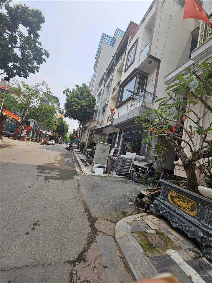 Bán nhà trung tâm phường phú thượng tây hồ 40m, 4 tầng, mt 4.7, 10m ra mặt phố giá nhỉnh 7 ty.
