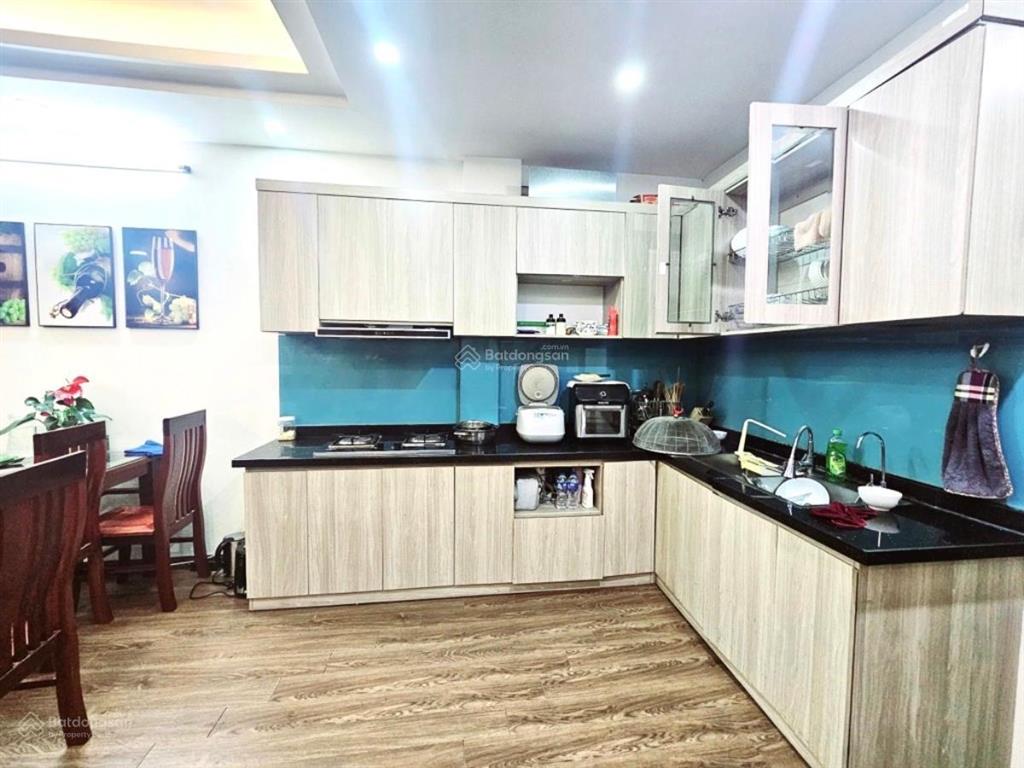Bán gấp nhà võ chí công, cầu giấy, ngõ riêng không, 7,4 tỷ, 40 m2, 5 tầng hàng hiếm chính chủ.