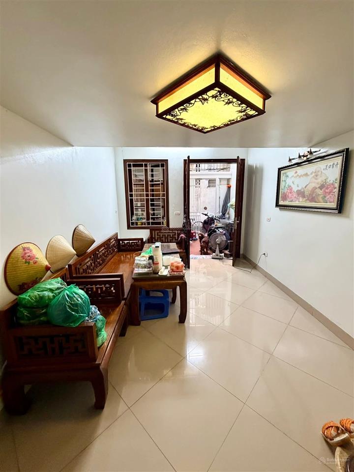 Bán gấp nhà ngõ 135 đội cấn gần lăng bác 38m2, 4 tầng, 3 ngủ nhà đẹp thoáng sáng, giá 200tr/m2