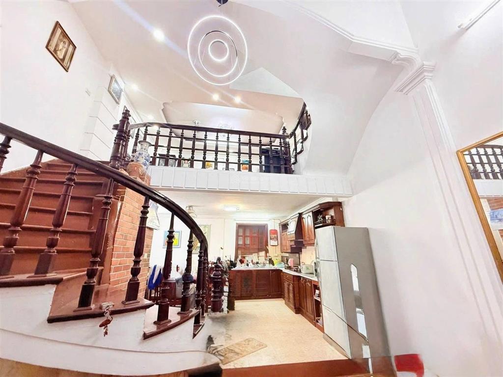 Bán gấp nhà lạc long quân, cầu giấy dt 64m, 4 tầng ngõ thông, 50m ra phố giá cần bán gấp.