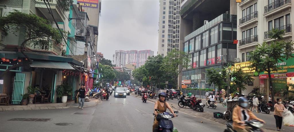 Bán gấp nhà lạc long quân, cầu giấy dt 64m, 4 tầng ngõ thông, 50m ra phố giá cần bán gấp.