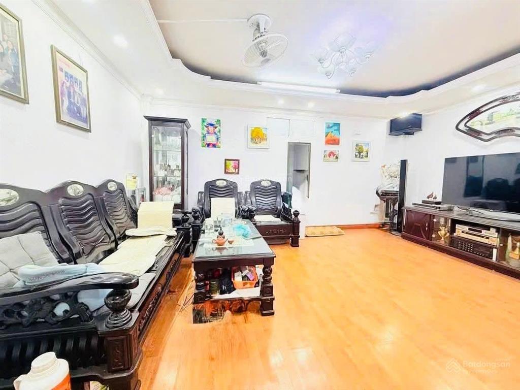 Bán gấp nhà lạc long quân, cầu giấy dt 64m, 4 tầng ngõ thông, 50m ra phố giá cần bán gấp.