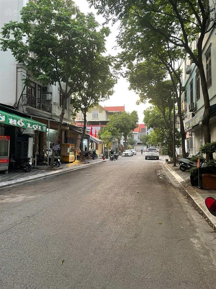 Bán đất phú thượng tây hồ 2 nhà ra phố ngõ thông rộng 3m, sổ vuông đẹp dt 65m, 150t/m2. giá đầu tư.