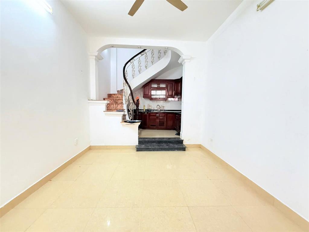 Chính chủ bán nhà hoàng hoa thám, ba đình, ngõ thông, 2 thoáng, dt 34m2, 3pn, chỉ 8.6tỷ còn tl