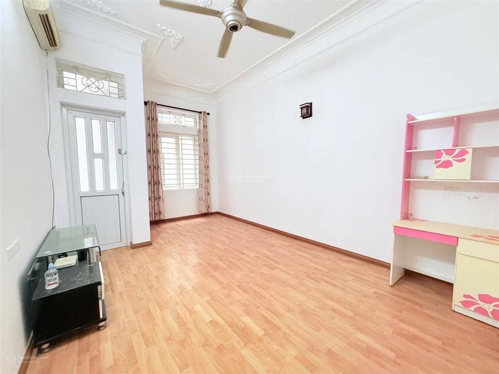 Chính chủ bán nhà hoàng hoa thám, ba đình, ngõ thông, 2 thoáng, dt 34m2, 3pn, chỉ 8.6tỷ còn tl