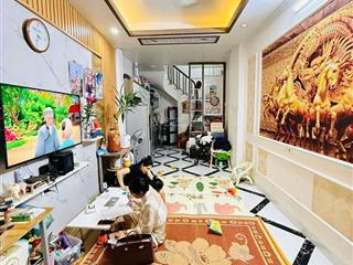 Nhà đẹp ở ngay 30m ra mặt phố 31m, 5 tầng, 3 ngủ chỉ 7ty, thương lượng sâu.