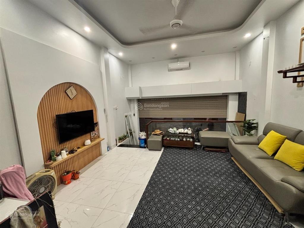Bán gấp nhà đội cấn, ngõ thông 30m ra mặt phố, dt32m, 3 tầng, 3 ngủ, nhỉnh 8ty, ko quy hoạch.
