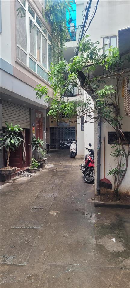 Bán gấp nhà đội cấn, ngõ thông 30m ra mặt phố, dt32m, 3 tầng, 3 ngủ, nhỉnh 8ty, ko quy hoạch.