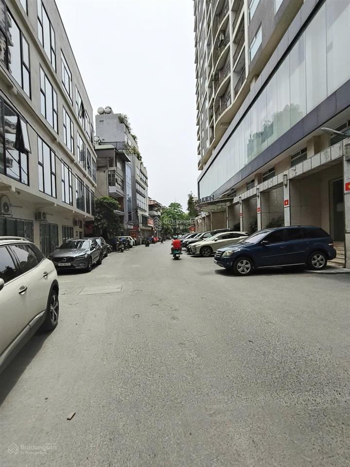 Bán gấp nhà vĩnh phúc ba đình, ngõ thông oto vào nhà, 7 tầng, dt 52m,nhà mới thang máy. 11 phòng.
