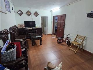 Bán căn hộ tập thể nghĩa tân cầu giấy nhà đẹp ở ngay 200m2, giá chỉ 34t/m2, cần tiền bán gấp giá đt
