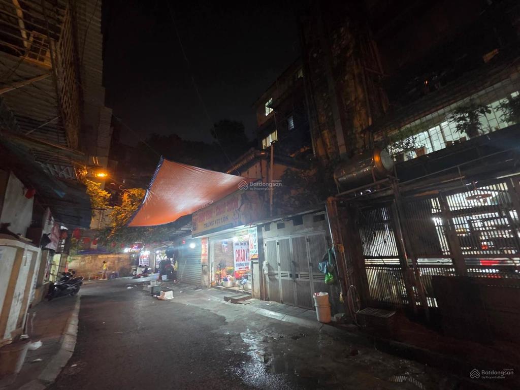 Bán căn hộ tập thể nghĩa tân cầu giấy nhà đẹp ở ngay 200m2, giá chỉ 34t/m2, cần tiền bán gấp giá đt