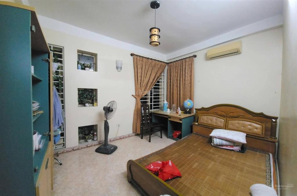 Giảm chào bán gấp nhà cầu giấy 40m, 4 tầng, 50m ra mặt phố, lô góc ngõ thông. không quy hoạch.