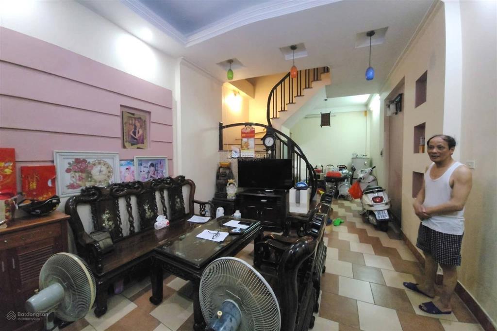 Giảm chào bán gấp nhà cầu giấy 40m, 4 tầng, 50m ra mặt phố, lô góc ngõ thông. không quy hoạch.