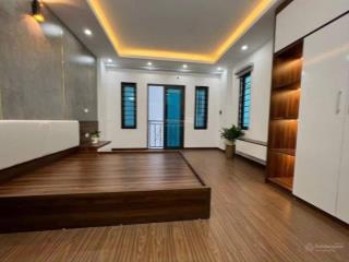 Bán nhà ngã tư hồ tùng mậu, xuân thủy, lô góc 3 thoáng, nhà đẹp ở ngay, tiện ích ngập tràn.