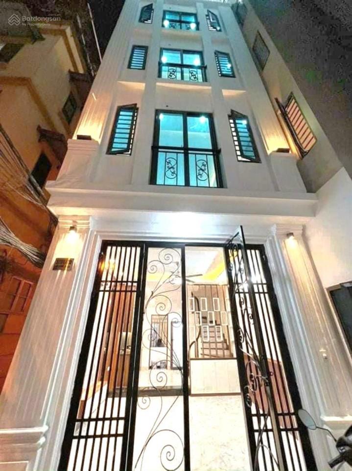 Bán nhà ngã tư hồ tùng mậu, xuân thủy, lô góc 3 thoáng, nhà đẹp ở ngay, tiện ích ngập tràn.