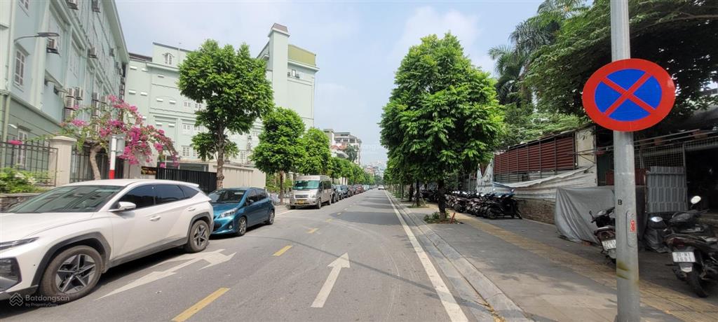 Cần bán gấp giảm chào 7 tỷ, phân lô ô tô tránh trần quốc hoàn, dt 100m, mt 8.4m, 7 tầng chỉ 49 tỷ.