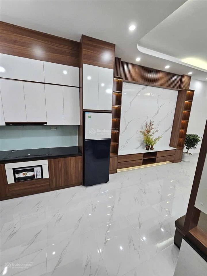 Giảm chào 3 ty bán gấp nhà 60m, 4 tầng, hoàng quốc việt, cầu giấy, nhà đẹp, sát oto giá 195t/m2.