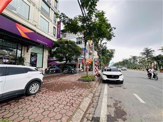 Chủ giảm chào 15 tỷ, cần bán gấp thương lượng mạnh. nhà hoàng quốc việt 100m, 8 tầng, mt 8.5m.