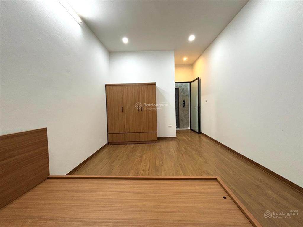 Chính chủ bán nhà ngọc khánh, dt 35m, 4 tầng, thang máy, ngõ thông, gần vin giảng võ, ở ngay