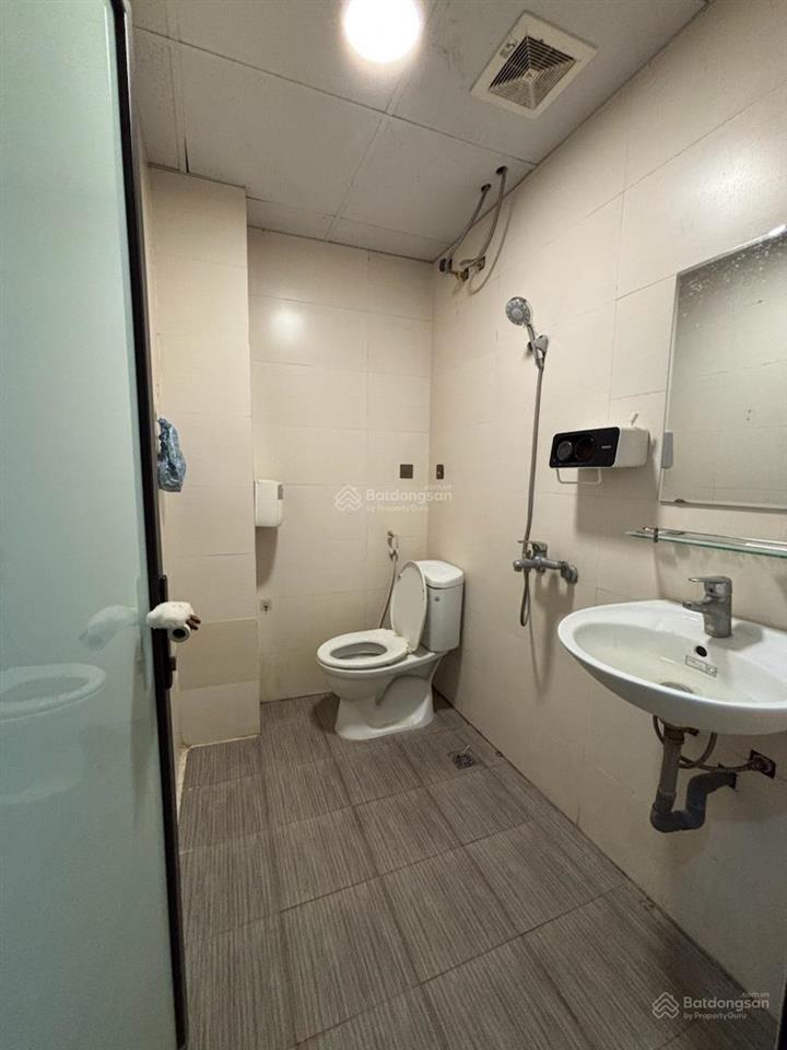 Chính chủ bán nhà ngọc khánh, dt 35m, 4 tầng, thang máy, ngõ thông, gần vin giảng võ, ở ngay