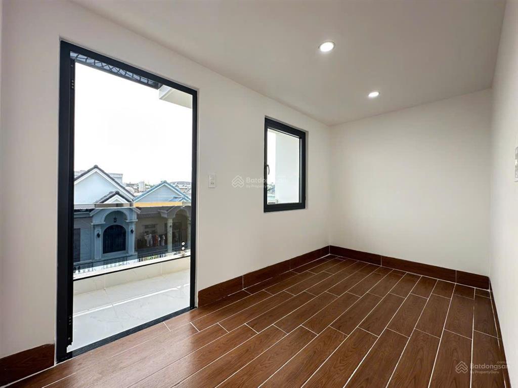 Bán nhà 1 trệt 1 lầu 1 tủm tặng full nội thất thuận an,bình dương giá tốt