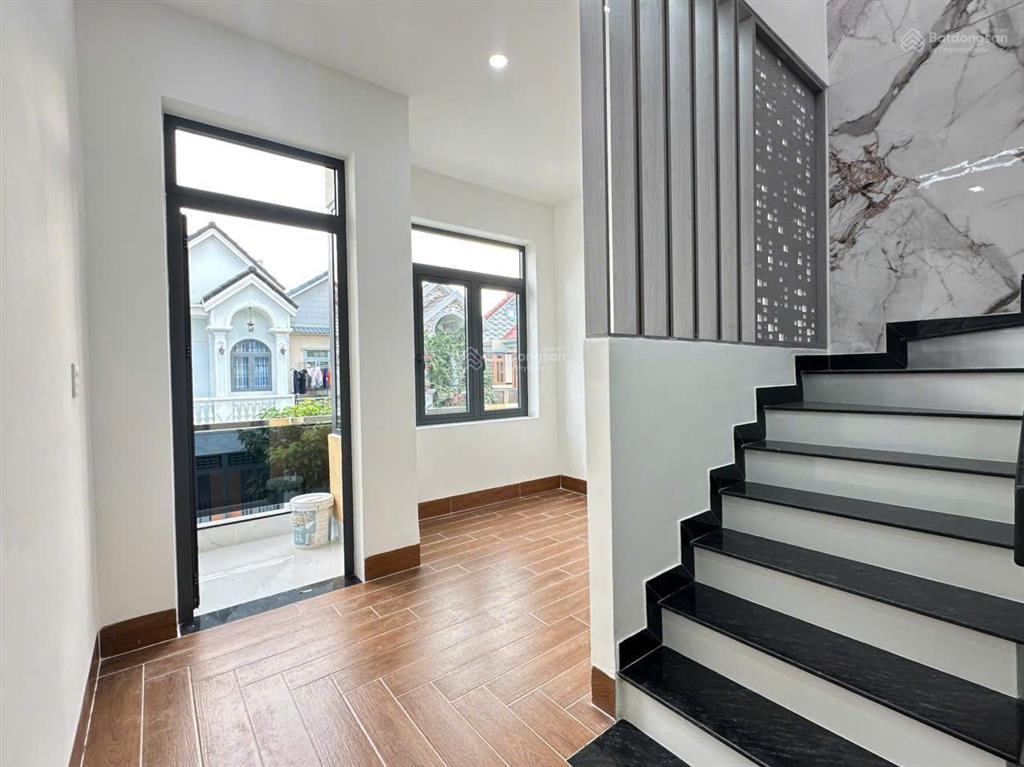 Bán nhà 1 trệt 1 lầu 1 tủm tặng full nội thất thuận an,bình dương giá tốt