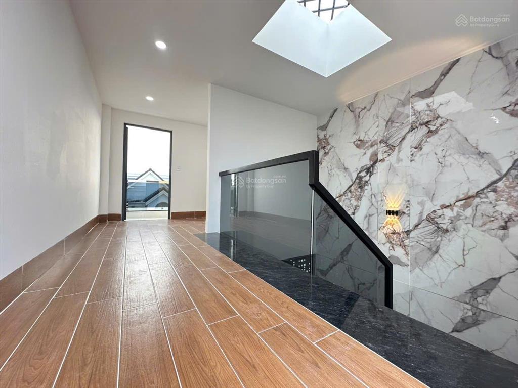 Bán nhà 1 trệt 1 lầu 1 tủm tặng full nội thất thuận an,bình dương giá tốt