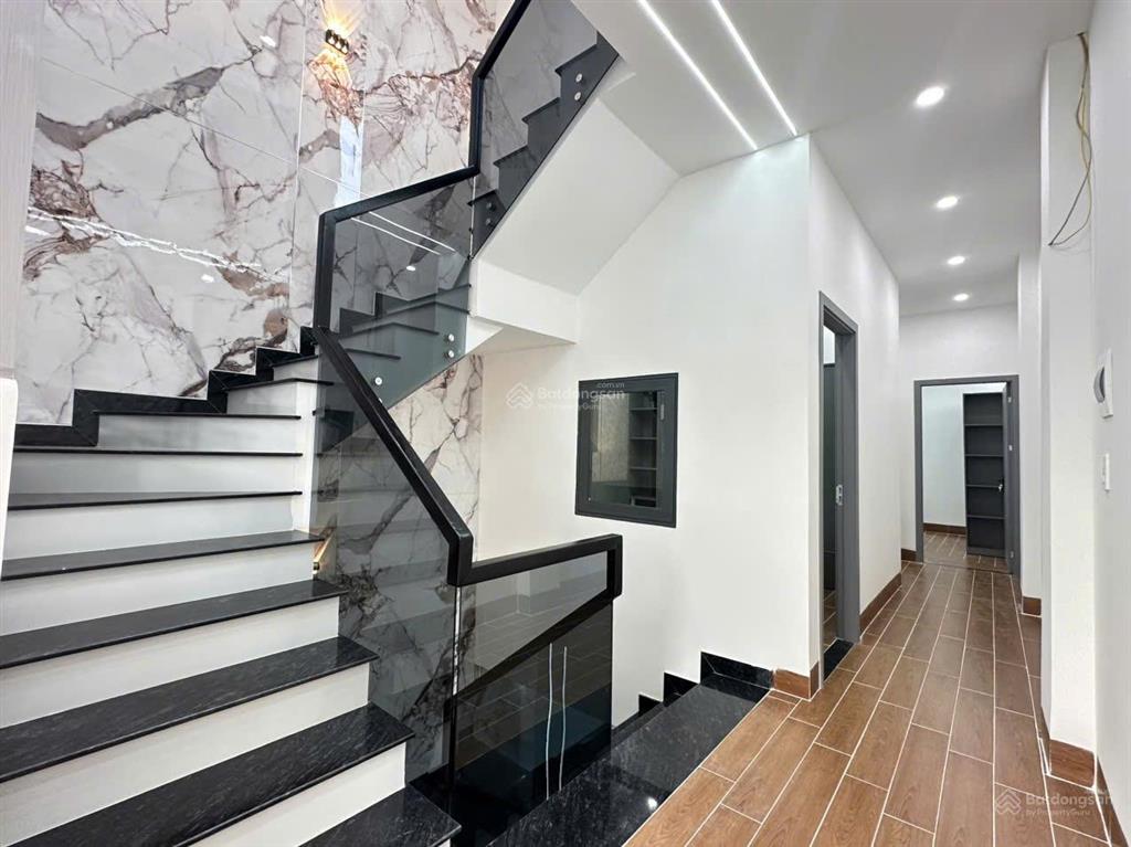 Bán nhà 1 trệt 1 lầu 1 tủm tặng full nội thất thuận an,bình dương giá tốt