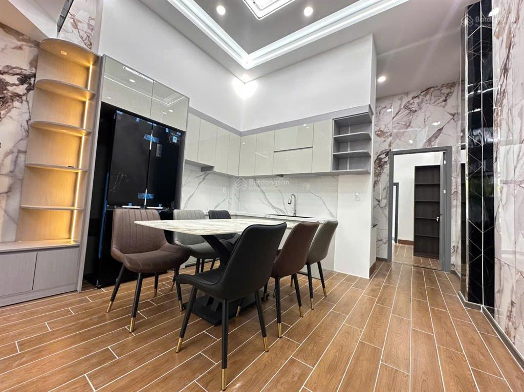 Bán nhà 1 trệt 1 lầu 1 tủm tặng full nội thất thuận an,bình dương giá tốt