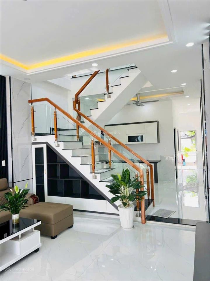 Bán nhà 1 trệt 1 lầu tặng full nội thất,sổ hoàn công tthc tân uyên,bình dương giá rẻ