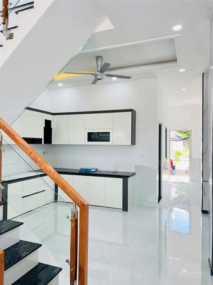 Bán nhà 1 trệt 1 lầu tặng full nội thất,sổ hoàn công tthc tân uyên,bình dương giá rẻ