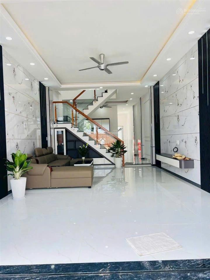 Bán nhà 1 trệt 1 lầu tặng full nội thất,sổ hoàn công tthc tân uyên,bình dương giá rẻ