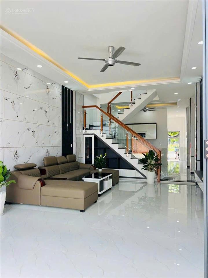 Bán nhà 1 trệt 1 lầu tặng full nội thất,sổ hoàn công tthc tân uyên,bình dương giá rẻ