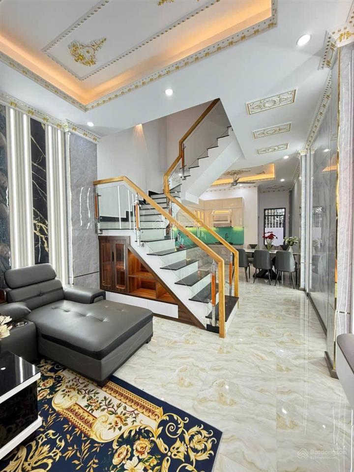 Chủ ngộp ngân hàng cần bán gấp căn nhà 1 trệt 2 lầu sổ hoàn công ,rẻ hơn các căn khác 300tr