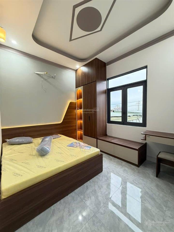 Chủ ngộp ngân hàng cần bán gấp căn nhà 1 trệt 2 lầu sổ hoàn công ,rẻ hơn các căn khác 300tr